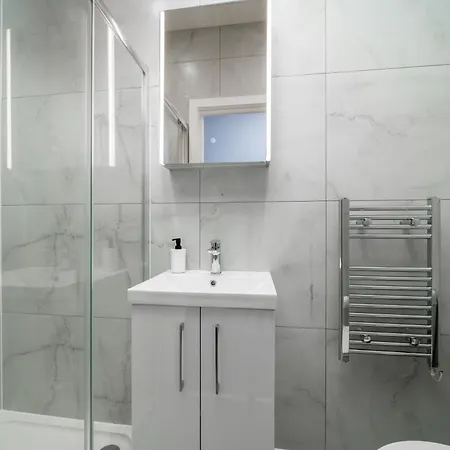 Luxury Flat With Private Terrace In The Heart Of Kingston Apartment Kingston upon Thames  Exterior photo