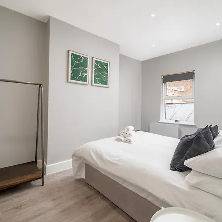 Luxury Flat With Private Terrace In The Heart Of Kingston Apartment Kingston upon Thames  Exterior photo