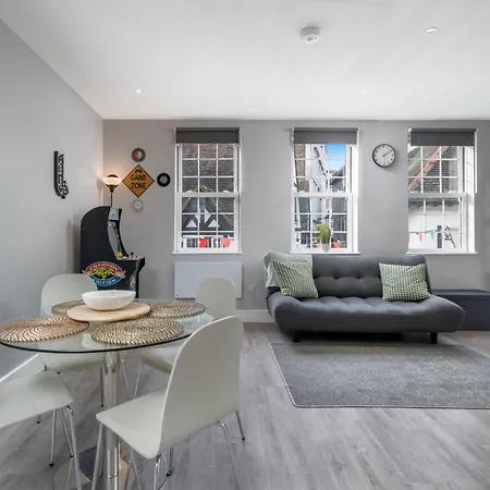 Luxury Flat With Private Terrace In The Heart Of Kingston Apartment Kingston upon Thames  Exterior photo