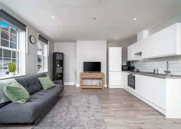 Luxury Flat With Private Terrace In The Heart Of Kingston