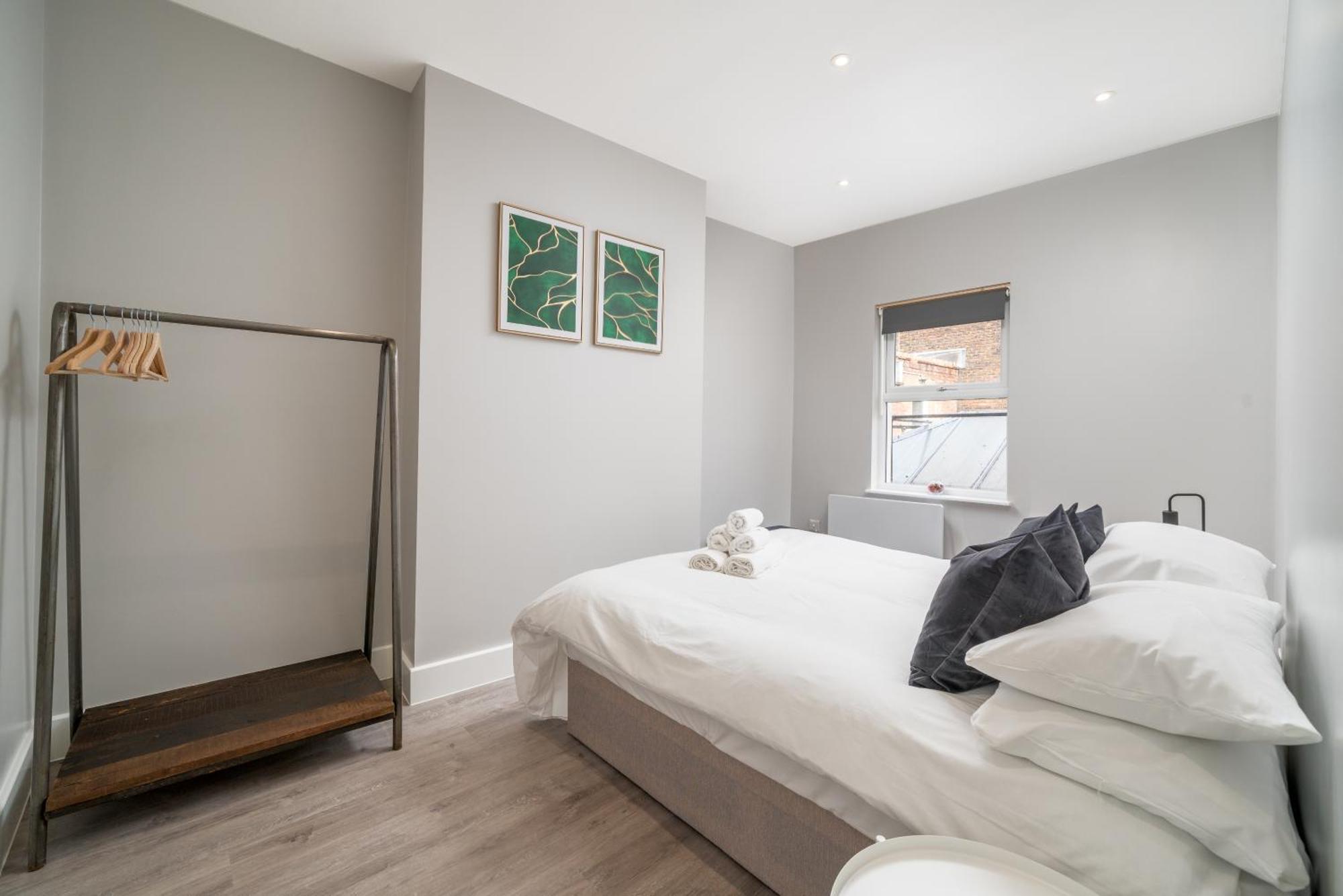 Luxury Flat With Private Terrace In The Heart Of Kingston Apartment *